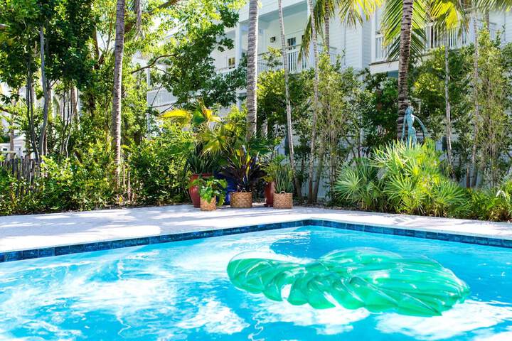 Pool 40 of 108