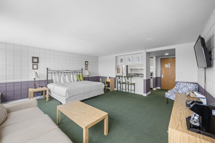 1 King Bed (12 of 14)
