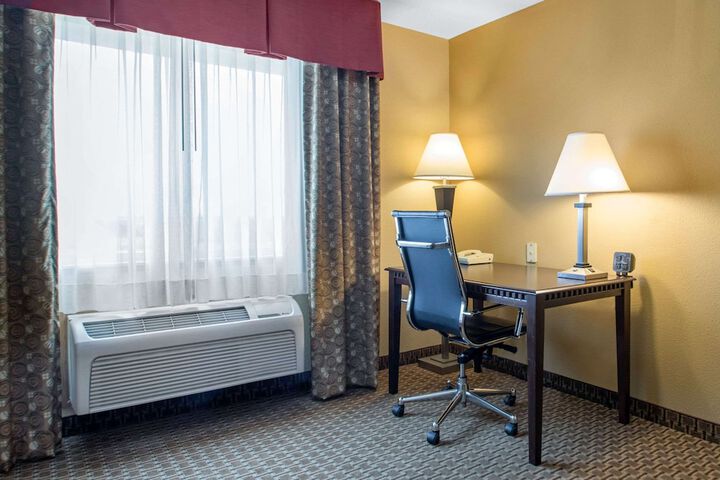 1 King Bed Suite (18 of 37)