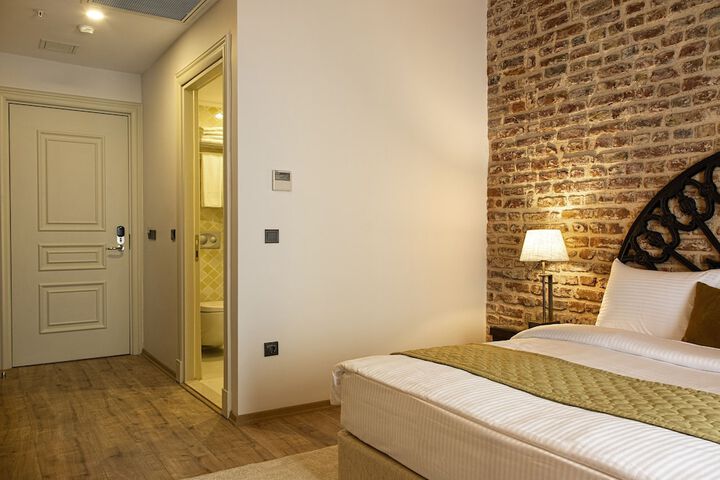Room 27 of 107