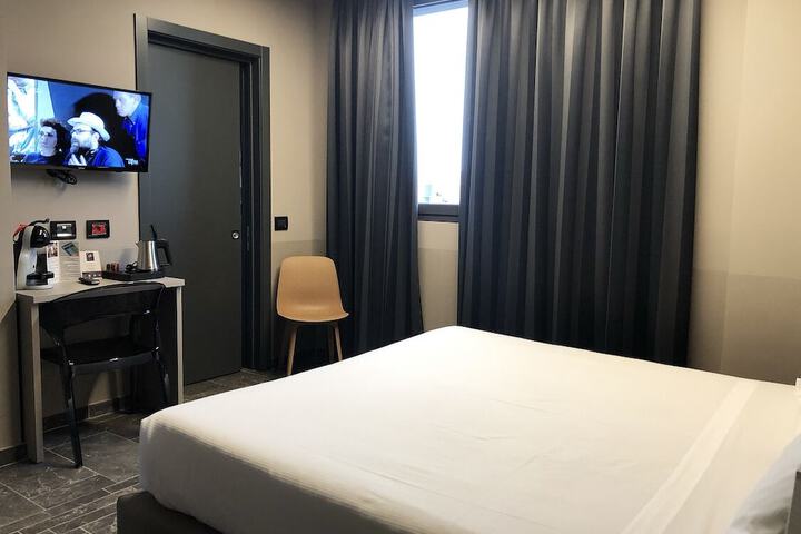 Room 12 of 40