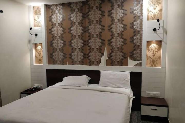 Room 7 of 19