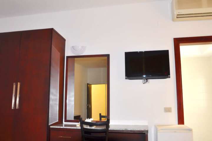 Room 18 of 111