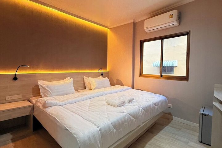 Room 12 of 28
