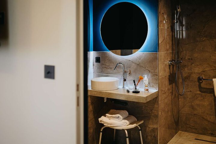 Room 41 of 57
