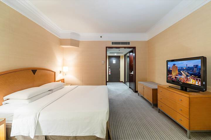 Room 10 of 141
