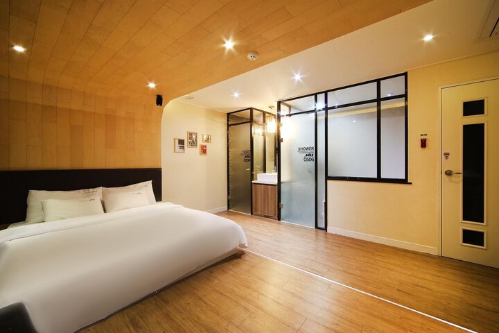 Room 28 of 36