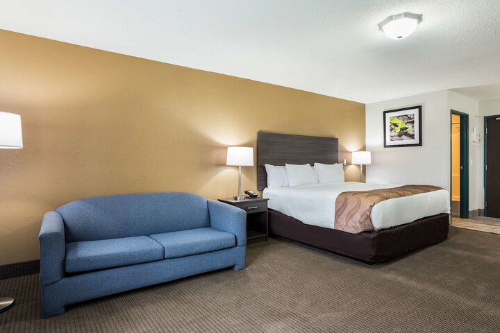 1 King Bed Mobility Accessible (19 of 26)