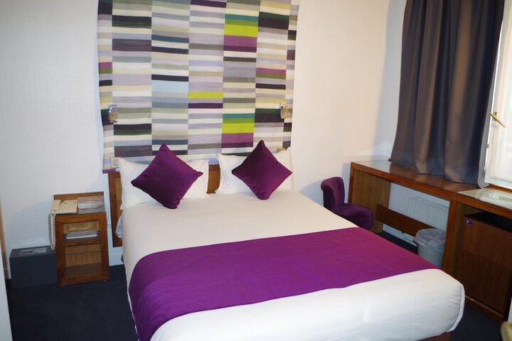 Room 9 of 38
