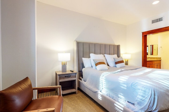 Room 4 of 64
