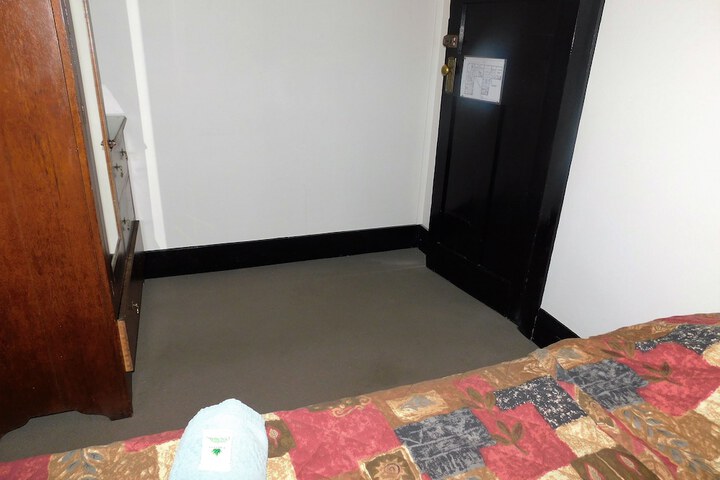 Room 4 of 51