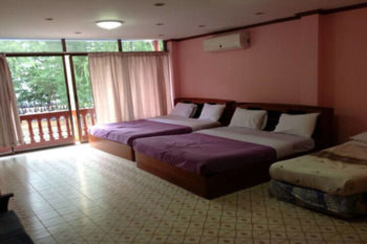 Room 12 of 18