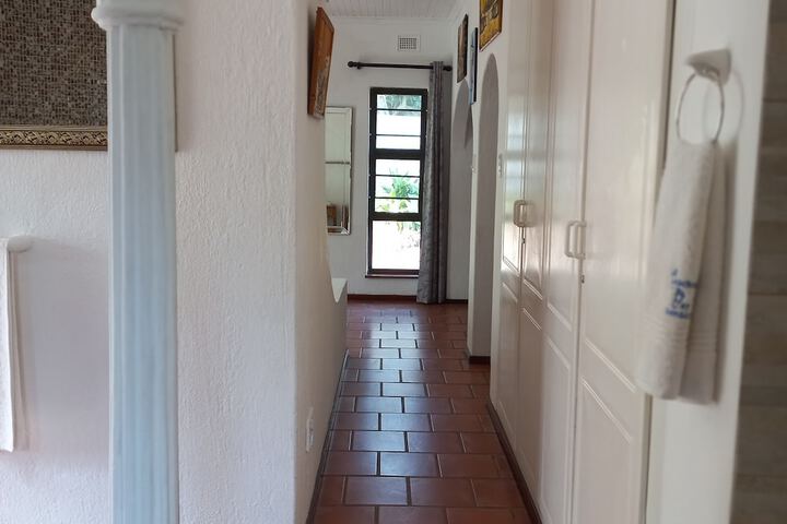 Room 3 of 76
