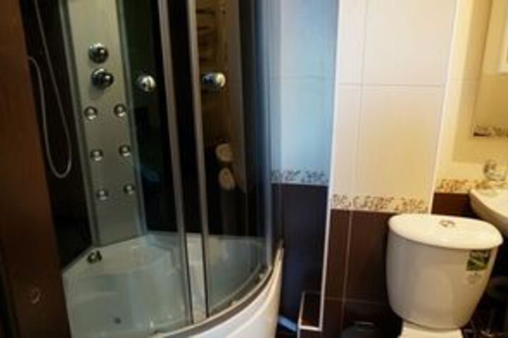 Room 4 of 25