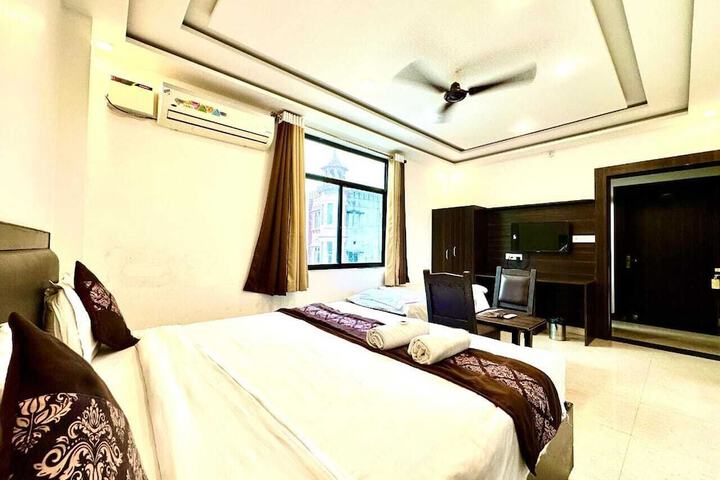 Room 19 of 37