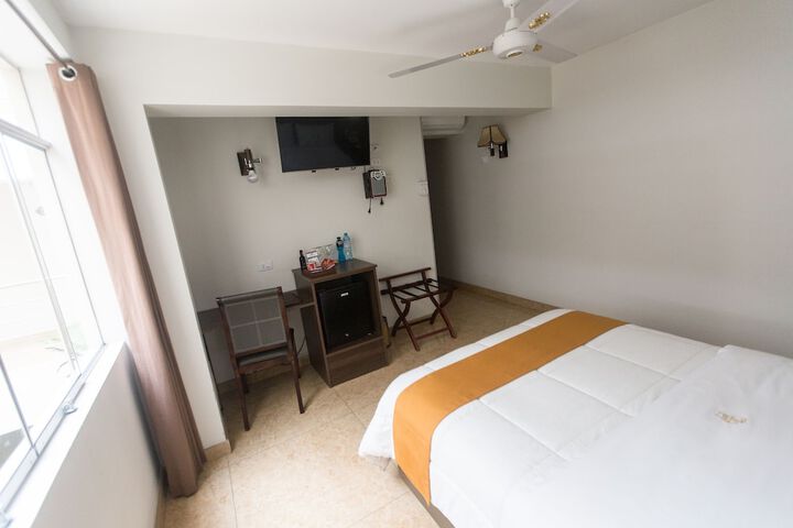 Room 10 of 103