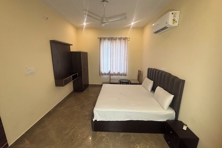 Room 9 of 73
