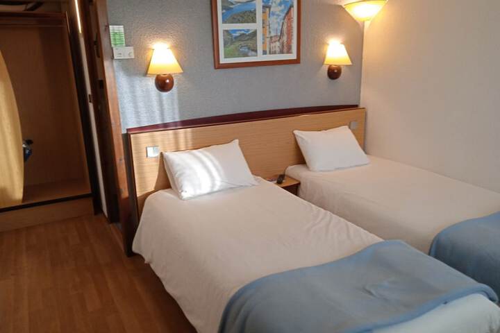 Room 4 of 39