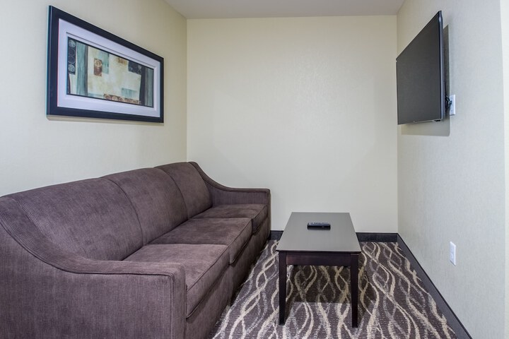 1 King Bed Accessible (6 of 17)