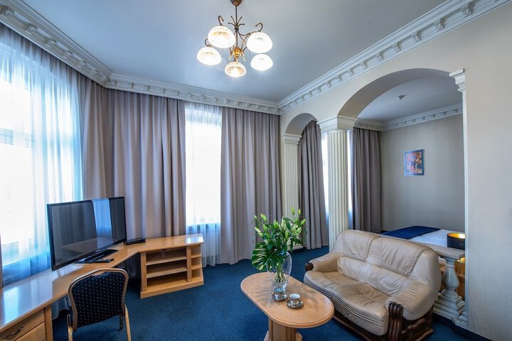 Room 22 of 38