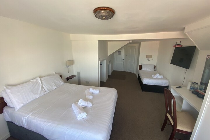 Room 16 of 87