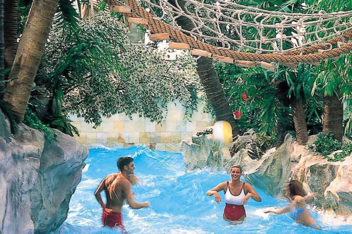 Pool Hotel