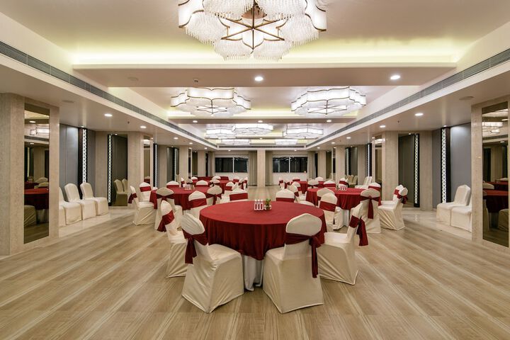 Ballroom/Hall 118 of 129