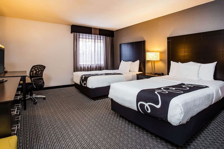 2 Double Beds (8 of 8)