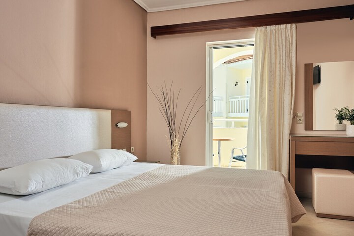 Room 4 of 34