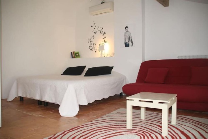 Room 8 of 33