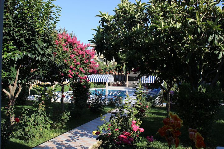 Hotel Exterior 40 of 66