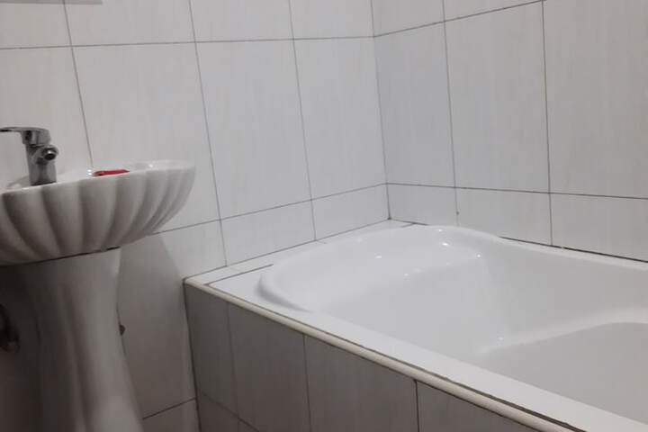 Room 32 of 85