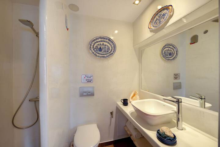 Room 41 of 49