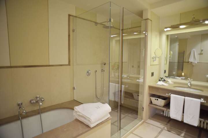 Room 179 of 216