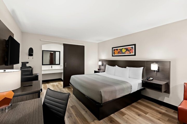 Room 7 of 30