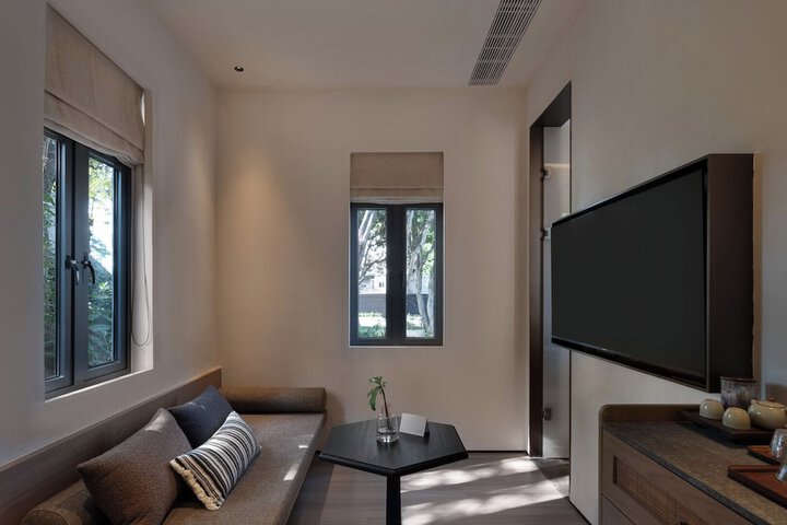 Room 53 of 100