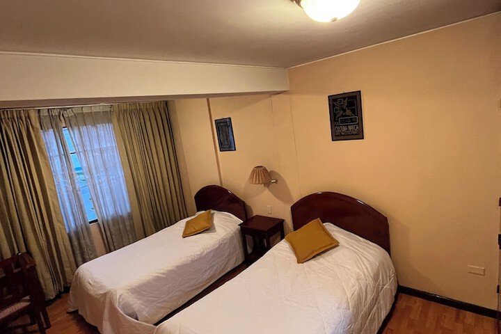 Room 32 of 69