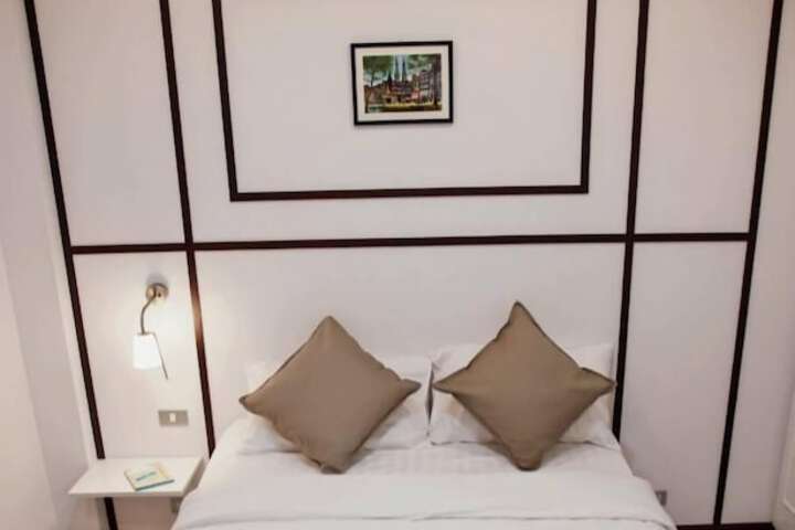 Room 8 of 17