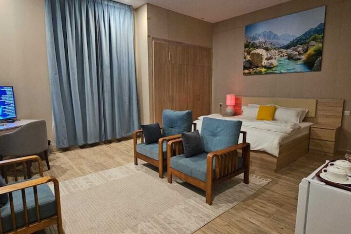 Room 4 of 12