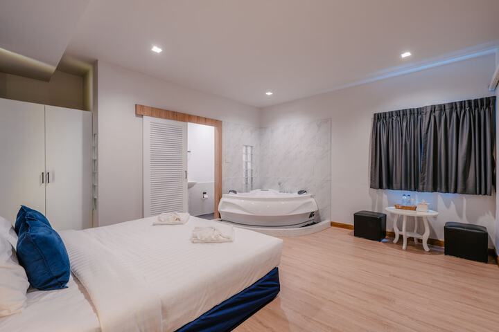 Room 28 of 45