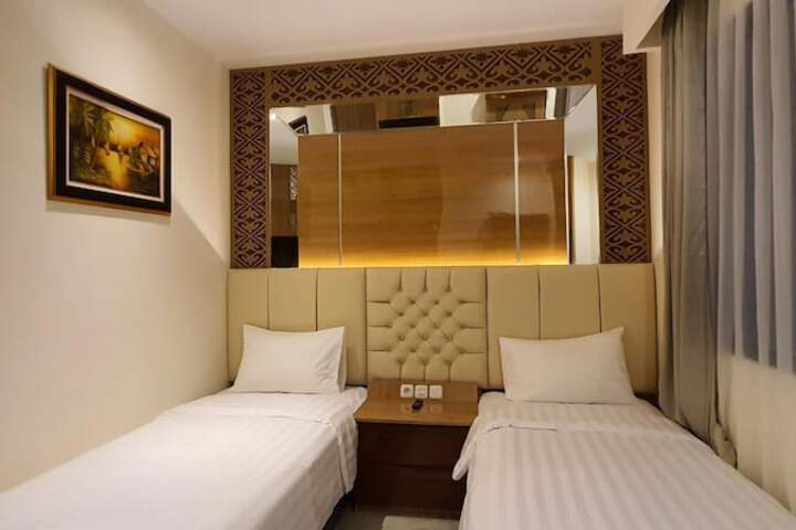 Room 11 of 40