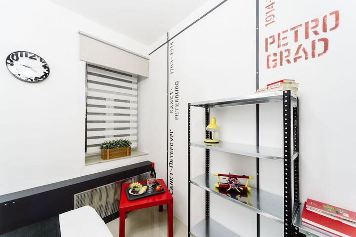 Room 7 of 18
