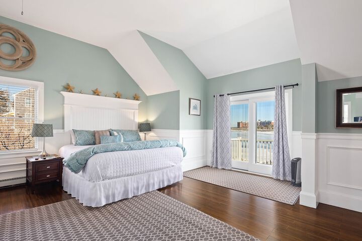 Room 11 of 25
