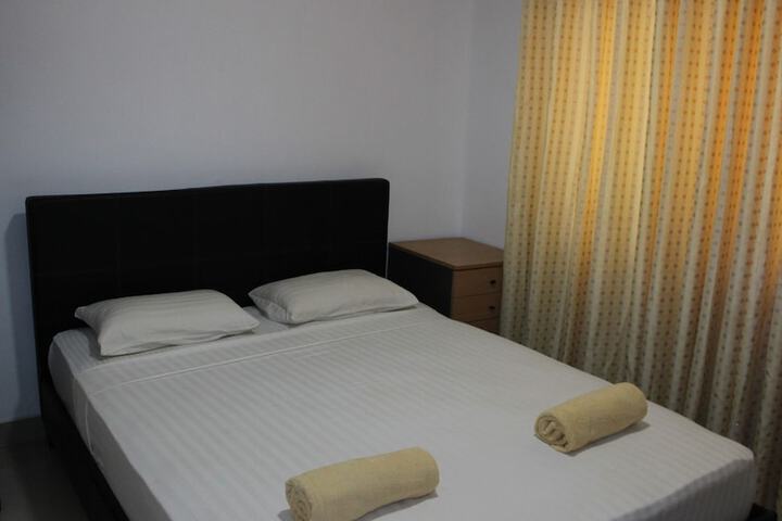 Room 4 of 33