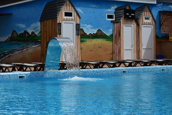 Hotel with Pool
