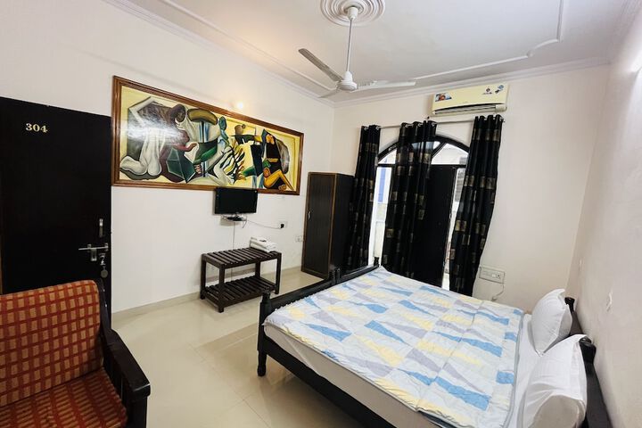 Room 8 of 26