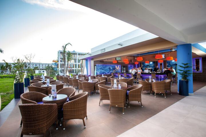 Lounge 83 of 108
