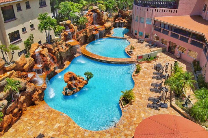 Clarion Suites Roatan at Pineapple Villas