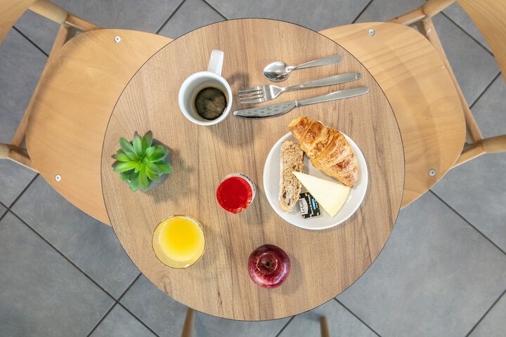 Breakfast/Coffee Service 32 of 54
