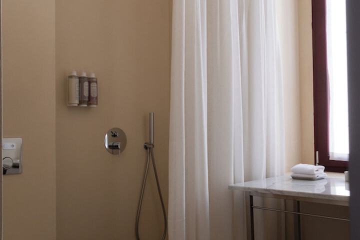 Room 54 of 70